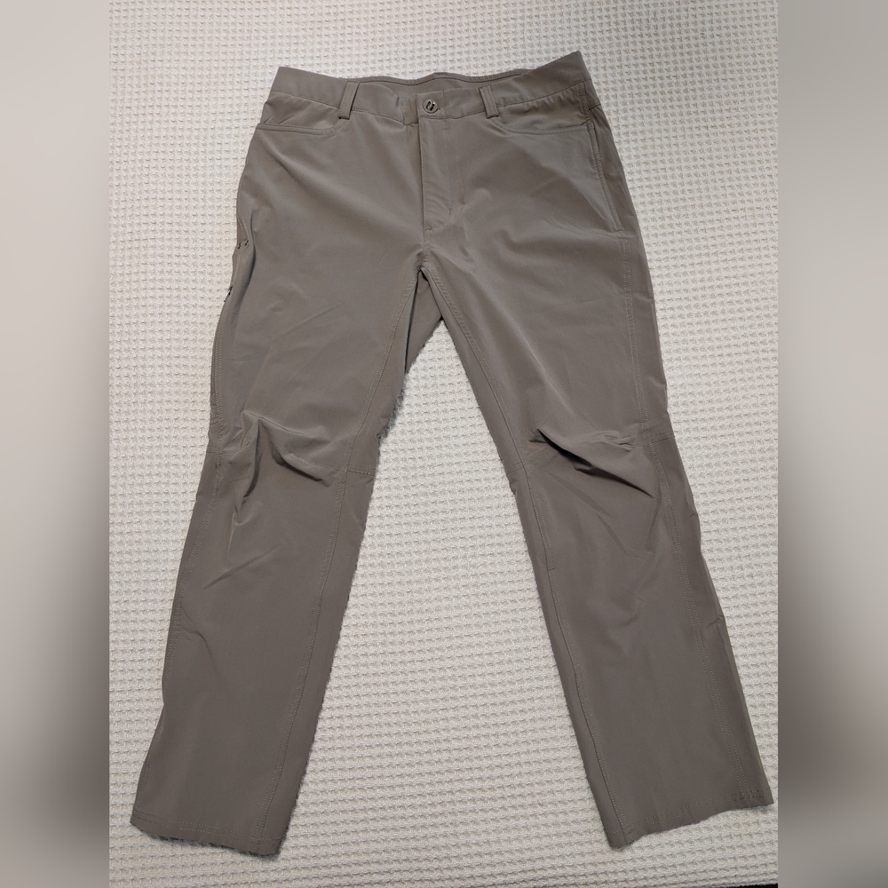 Under Armour Pants Men's size 36